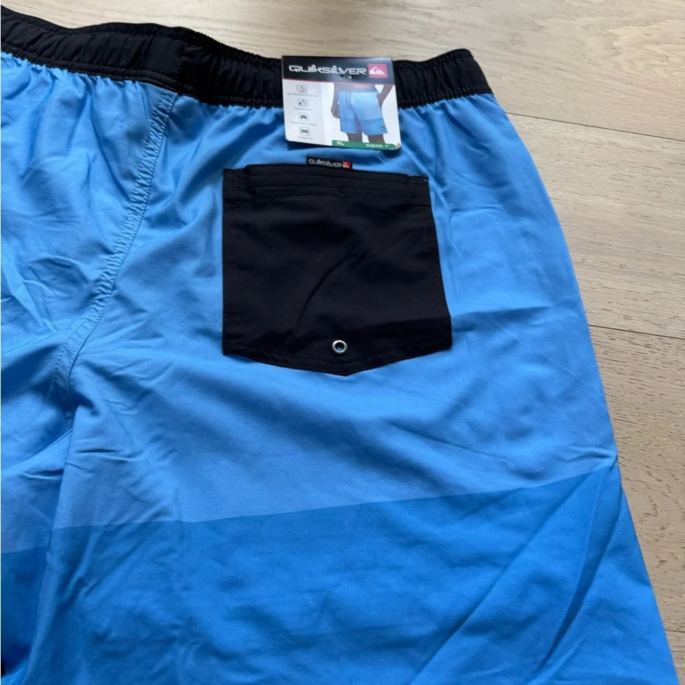 NWT Quicksliver Men’s Blue Board Shorts